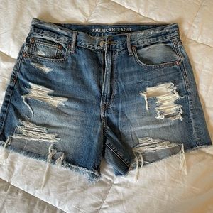 American Eagle 90s boyfriend shorts